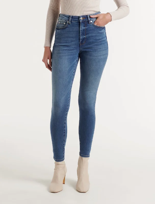 Nala Curvy Hi Rise Skinny Jean